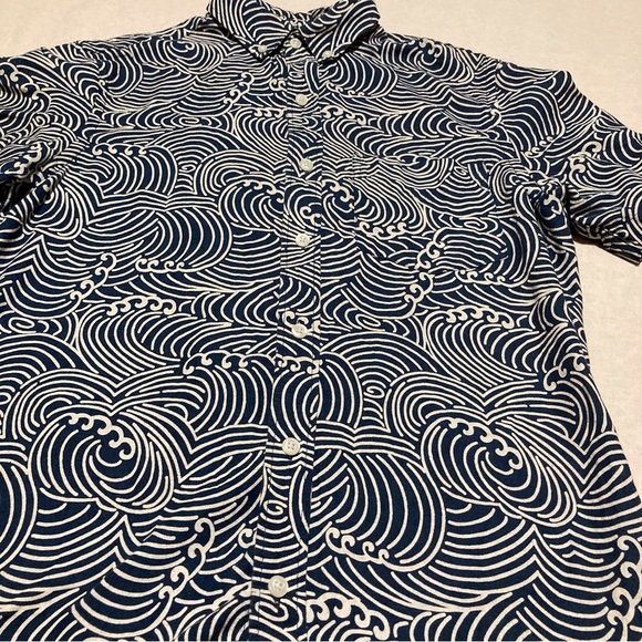 Old Navy Blue and White Wave Pattern Casual Shirt - Picture 12 of 13